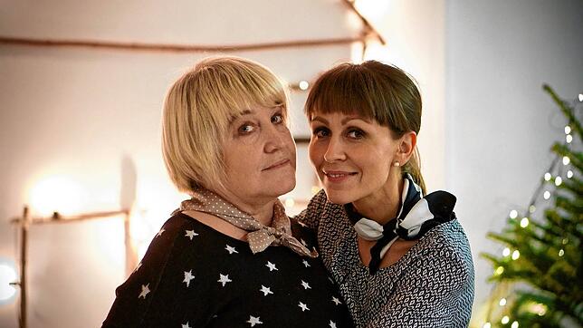 Ein Bild aus glücklichen Zeiten: Maryna Perschel (rechts) mit ihrer Mutter Olga Kolesnik. Momentan herrscht in der Ukraine, dem ...