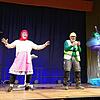 Einer der Höhepunkte des kurzweiligen Abends in der Allensbacher Bodanrückhalle: die dialektale Vielfalt dank „Zwei Komponentenspray“ ...