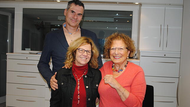 Georg Steinfurth übernimmt die Praxis von Carla Agostinelli-Neuhoff (rechts) in Tiengen. Seine Frau Kerstin Steinfurth wird ihn dabei ...