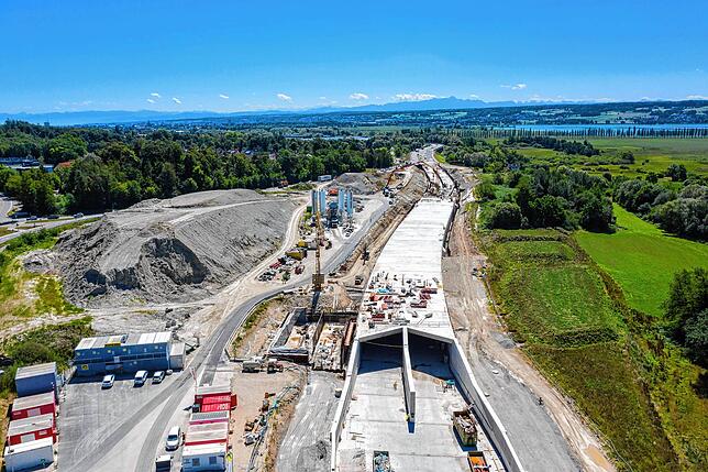 Der B33-Tunnel Waldsiedlung kurz vor Konstanz: Im Hintergrund thronen die Schweizer Alpen.