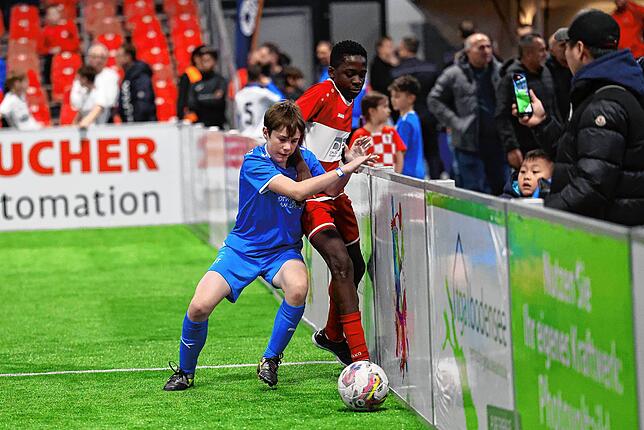Bild 8: Europas beste U-15-Fußball-Teams in Friedrichshafen! Unsere besten Bilder vom MTU-Cup, Teil 1!