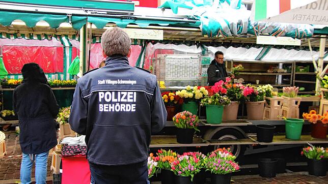 Die Polizeibehörde der Stadt und der Marktmeister haben jetzt entschieden, dass der Villinger Wochenmarkt entzerrt wird. Mit dem ersten ...
