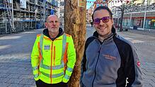Mario Jost (links) und Ferdi Cihan. Beide arbeiten bei den Technischen Betrieben in Radolfzell, die unter anderem für die Reinigung des ...