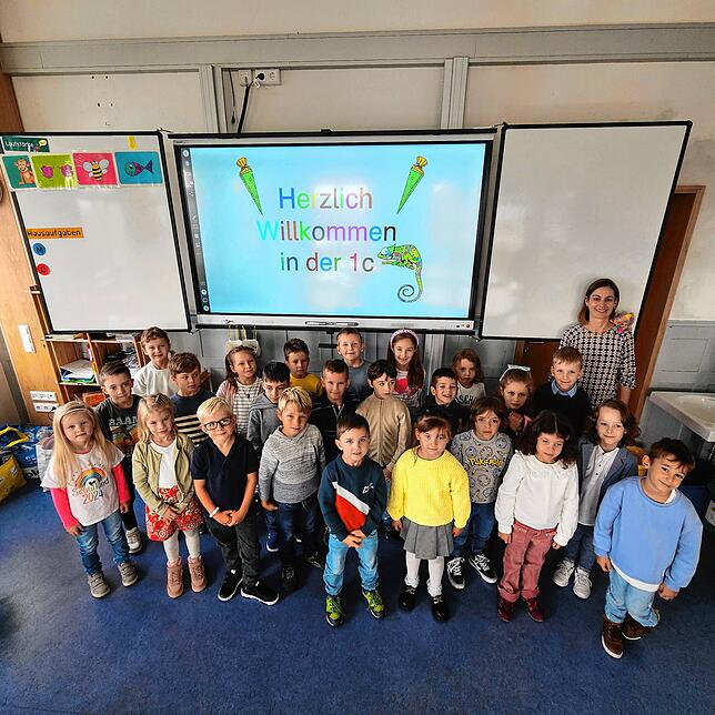Klasse 1c: Die Erstklässler mit Klassenlehrerin Katharina Rometsch