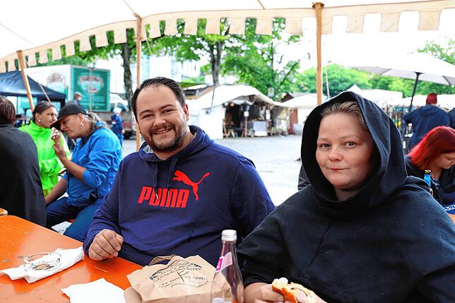 Bild 26: Gäste und Aussteller des Mittelalter-Markts in Pfullendorf trotzten dem Schmuddelwetter
