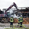 In Orsingen ist am Morgen des 13. Dezember ein Feuer in einer Scheune ausgebrochen. Die Löscharbeiten laufen den ganzen Tag.