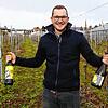 Julian Moser erzeugt Bio-Wein aus der Region. Mit seinem eigenen Weinbaubetrieb auf der Insel Reichenau hat der 27-jährige Dingelsdorfer ...