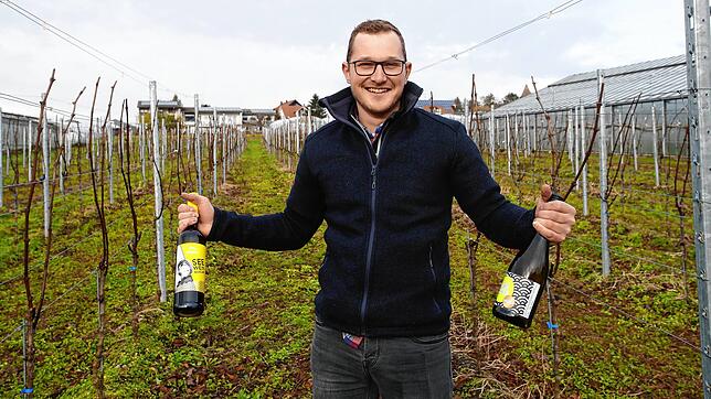 Julian Moser erzeugt Bio-Wein aus der Region. Mit seinem eigenen Weinbaubetrieb auf der Insel Reichenau hat der 27-jährige Dingelsdorfer ...