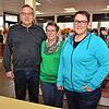 Wilfried, Sylvia und Stefanie Ströer (von links) vom Haushaltswarengeschäft Guldin verabschieden sich von ihren Kunden.