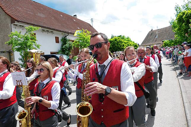 Bild 39: Jubiläumsumzug zum 175. Geburtstag der Musikkapelle Mundelfingen krönt vier stimmungsvolle Tage.