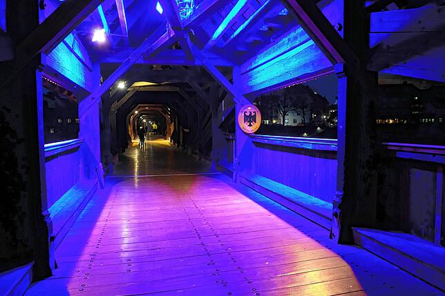 Im März erstrahle die Holzbrücke in Bad Säckingen noch in den Farben der Ukraine. Aufgrund des dort herrschenden Kriegs und der daraus ...