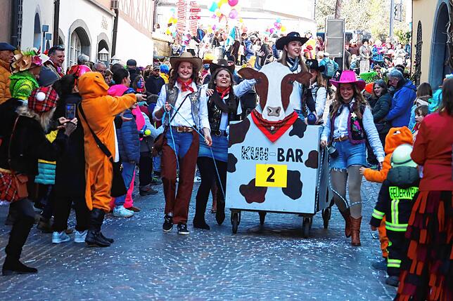 Nicht nur ein Hingucker, sondern auch Platz drei: die Cowgirls mit der Kuh-Bar von den Meersburger Musik Girls.
