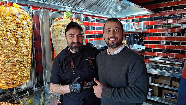 Cihan Gül (rechts) und Yavuz Yiliz vom Haus des Döners.