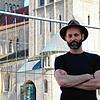 Ein selbstbewusster Künstler: Lukas Schneeweiss hat die Gestaltung des Ausganggebäudes der gerade entstehenden Tiefgarage erdacht. ...