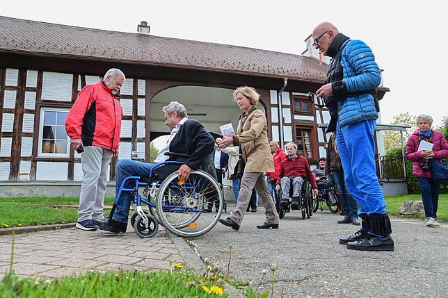 Keine Chance: Selbst ein niedriger Bordstein stellt für einen Rollstuhlfahrer ein schier unüberwindbares Hindernis dar. Das muss Uwe ...