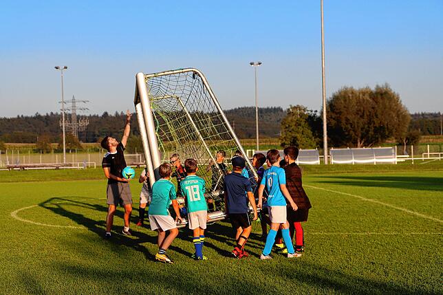 Bild 13: Auch die Jugendfußballer starten in die Saison. Wir haben Bilder vom E-Jugendtraining des SV Allensbach!