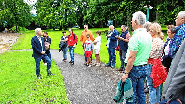 Rund 30 Bürger aus Bad Säckingen waren der Einladung der Stadtwerke Bad Säckingen als Betreiber des Waldbades gefolgt. Geschäftsführer ...