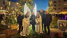 Himmlischer Anbilck: Das Orga-Team Adventsmarkt (von links) Mark Asprion, Stephanie Lovisi und Lidija Tomic, eröffnete mit dem ...
