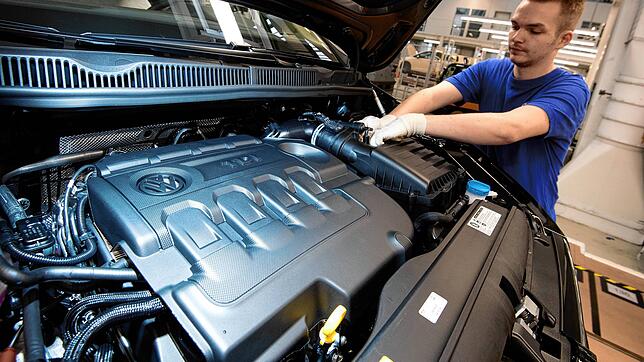 Reparatur eines Dieselmotors. Wie viele Jobs bleiben?