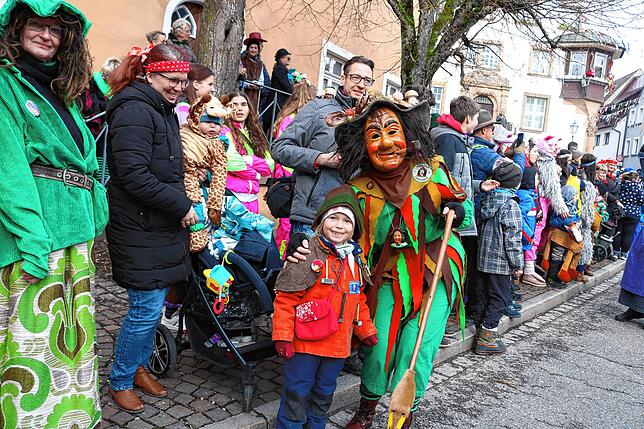 Bild 15: Beim großen Umzug Löffingen steppte der Bär