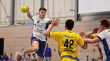 Der TuS Steißlingen (Jonas Rimmele am Ball, rechts Lennart Sieck) gewann ebenso wie die HSG Konstanz II (Bildmitte Xeno Müller). Hier ...