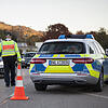 Die Polizei sagt Rasern und Autoposern den Kampf an: Künftig können Bürger Autofahrer per Email melden, wenn sie unangepasste Fahrweise ...
