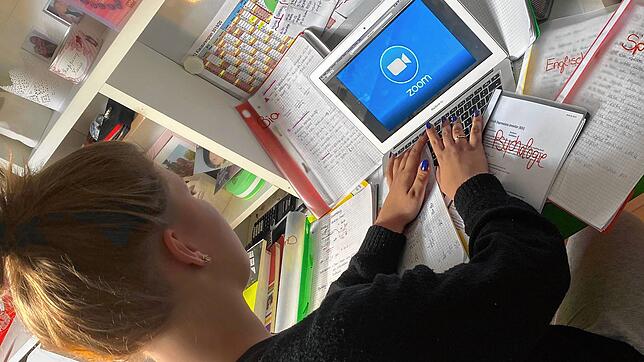 An der Alemannschule in Wutöschingen beispielsweise bleiben immer mehr Kinder während der Corona-Pandemie zu Hause, um von dort aus zu ...