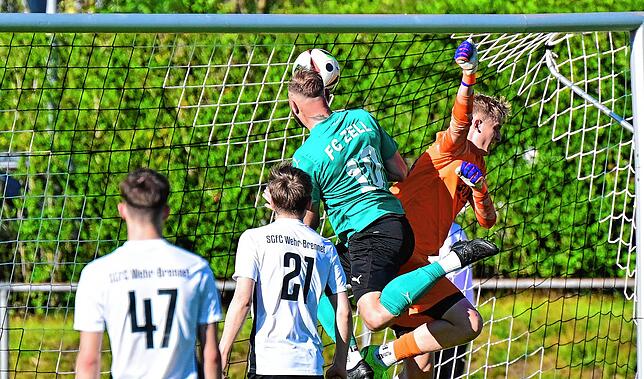 Bild 6: SG FC Wehr/Brennet besiegt den FC Zell mit 1:0 – und wir haben Fotos!