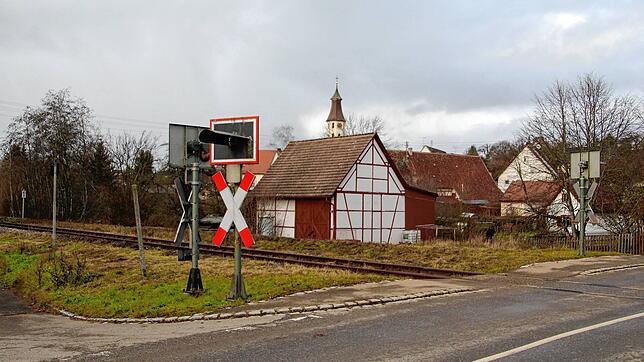 Meßkirchs Bürgermeister Arne Zwick will die Strecke der Ablachtalbahn zwischen Stockach und Mengen perspektivisch wieder für den ...