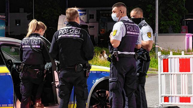 Auto-Poser und Tuner, vor allem aus der Schweiz, lieferten sich immer wieder ein Katz- und Mausspiel mit der Polizei.