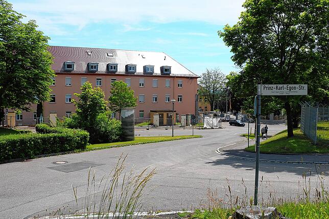 Zwei Varianten standen für die Busschleife zur Debatte: Eine Fahrschleife über die Prinz-Karl-Egon-Straße in die Friedhofstraße, und ein ...