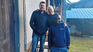 Fred Mbogning Tenkeng lebt wieder bei Karen Schnellbach und Roland Eisele in der Sommerau. Bild: Ingo Günther