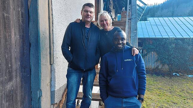 Fred Mbogning Tenkeng lebt wieder bei Karen Schnellbach und Roland Eisele in der Sommerau. Bild: Ingo Günther