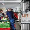 Der Radolfzeller Tafelladen ist seit 2022 in einem Container untergebracht. Hier stehen an jedem Ausgabetag etwa 40 Menschen, um ...