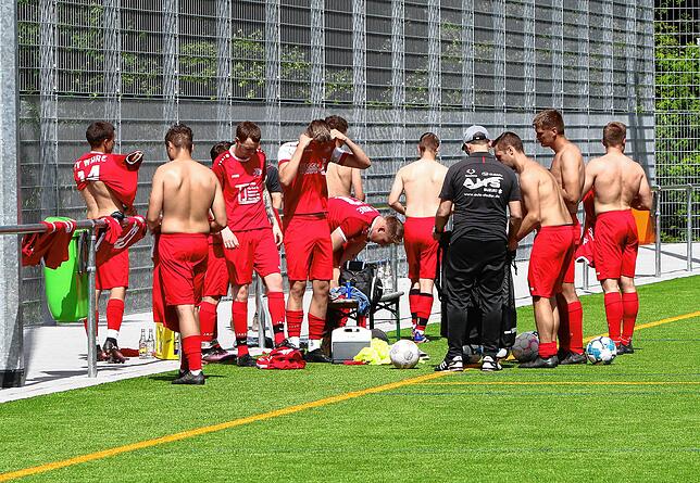 Bild 24: Linzgauer Titelparty! So bejubelt der FC Aramäer Pfullendorf die Meisterschaft