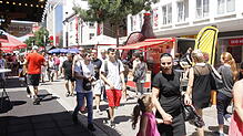 Positive Bilanz: Trotz des sehr warmen Sommerwetters hätten zigtausende Menschen das Stadtfest besucht, gut gelaunt genossen und das ...