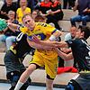 In der Zange: Der Konstanzer Joel Mauch (am Ball) gegen Emanuel Oskar (rechts) und Nils Kretschmer (links). Mauch trifft später im ...