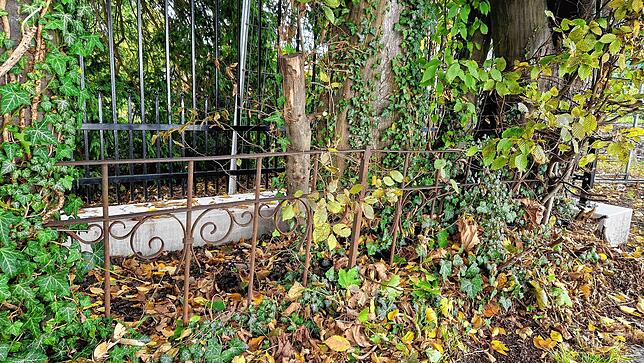 Die Stadtverwaltung verweist auf diese historischen Metallgitter. Dies zeige, dass der Bebauungsplan auch früher schon Zäune um das ...