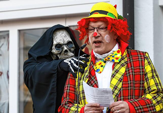 Bild 1: Die besten Bilder vom Rathaussturm in Moos