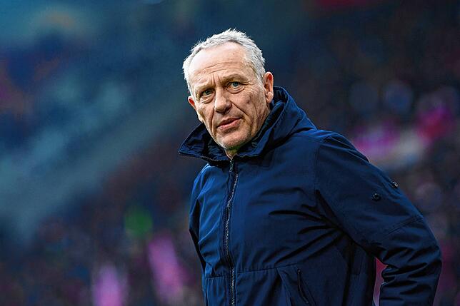 Freiburgs Trainer Christian Streich fordert den deutschen Fußball zum Protest gegen Rechtsextremismus auf.