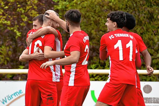 Ziel: Die Mannschaft des FC Tiengen 08 hofft, wie in den vergangenen vier Spielen auch gegen den VfR Bad Bellingen wieder jubeln zu können.