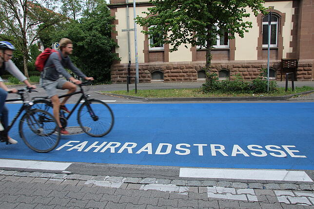 Hier haben Fahrradfahrer Vorrang. Doch es kommt immer wieder zu brenzligen Situationen.