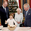 Wenigstens Urenkel George zaubert seiner Oma, Queen Elizabeth II., ein Lächeln ins Gesicht. Der Prinz bereitet mit Vater William (links) ...