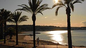 Herbstsonne am Strand bei Bandol.