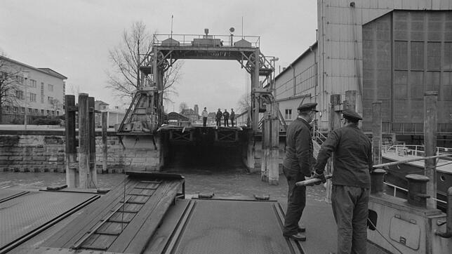 22.&nbsp;Januar 1976 &ndash; die &bdquo;Rorschach&ldquo; legt in Friedrichshafen ab.