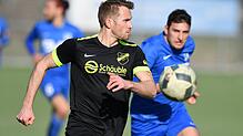 Doppelt hält besser: Stefan Hilpuesch (vorn) netzte beim 3:1-Sieg des TuS Efringen-Kirchen beim FC Wallbach zwei Mal für seine ...