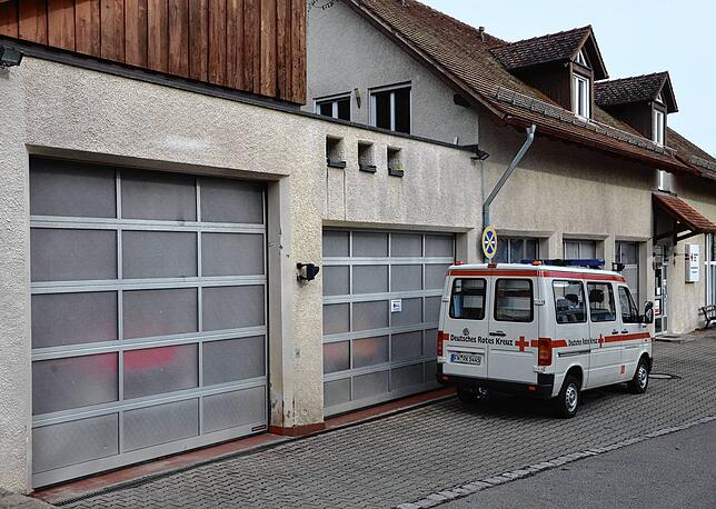 Die Rettungswache in der Gehrenbergstraße ist in die Jahre gekommen und den Anforderungen der Rettungsdienst-Arbeit kaum noch gewachsen.