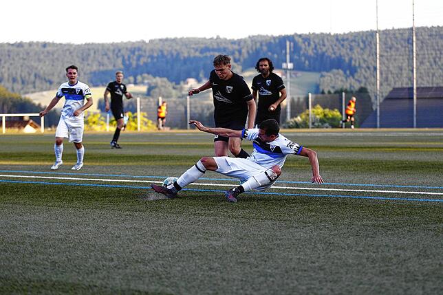Bild 10: Der FV Tennenbronn gewinnt gegen den FC Öhningen-Gaienhofen. Wir haben die besten Bilder!