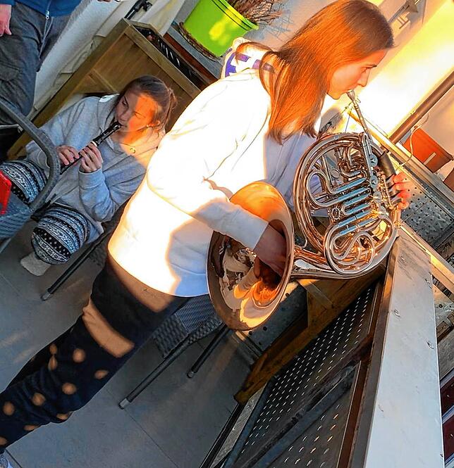 Annabelle Schölzel aus der Oberen Straße beim Musizieren am Sonntagabend.