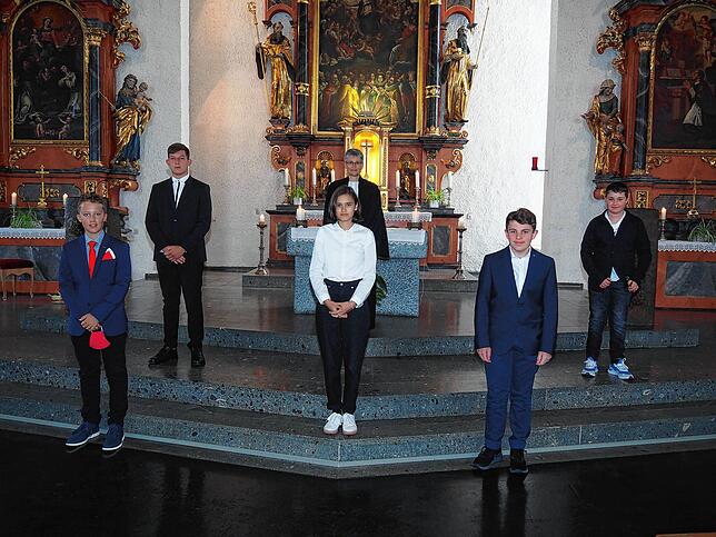 Jestetten: Wegen der Corona-Pandemie wurden die drei Konfirmations-Termine nicht nur verschoben, sondern sie fanden in der katholischen ...